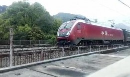 火车撞火车爆料视频大全,惊心动魄！火车相撞现场视频大盘点